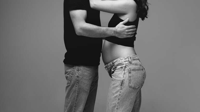 A fekete-fehér kismama képek varázsa